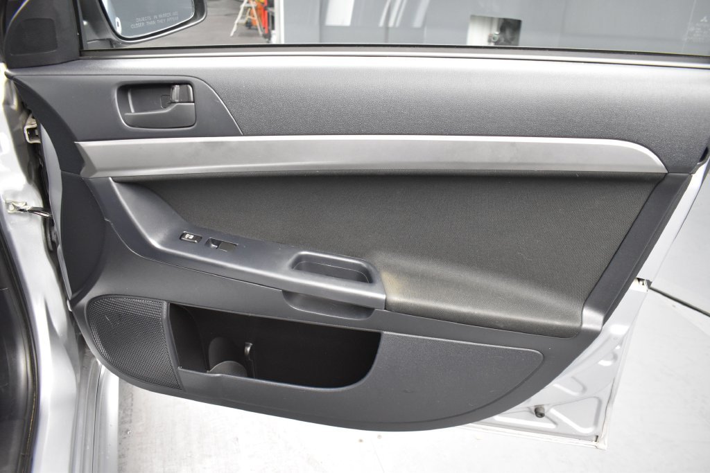 Used 2009 White Mitsubishi ES image 6