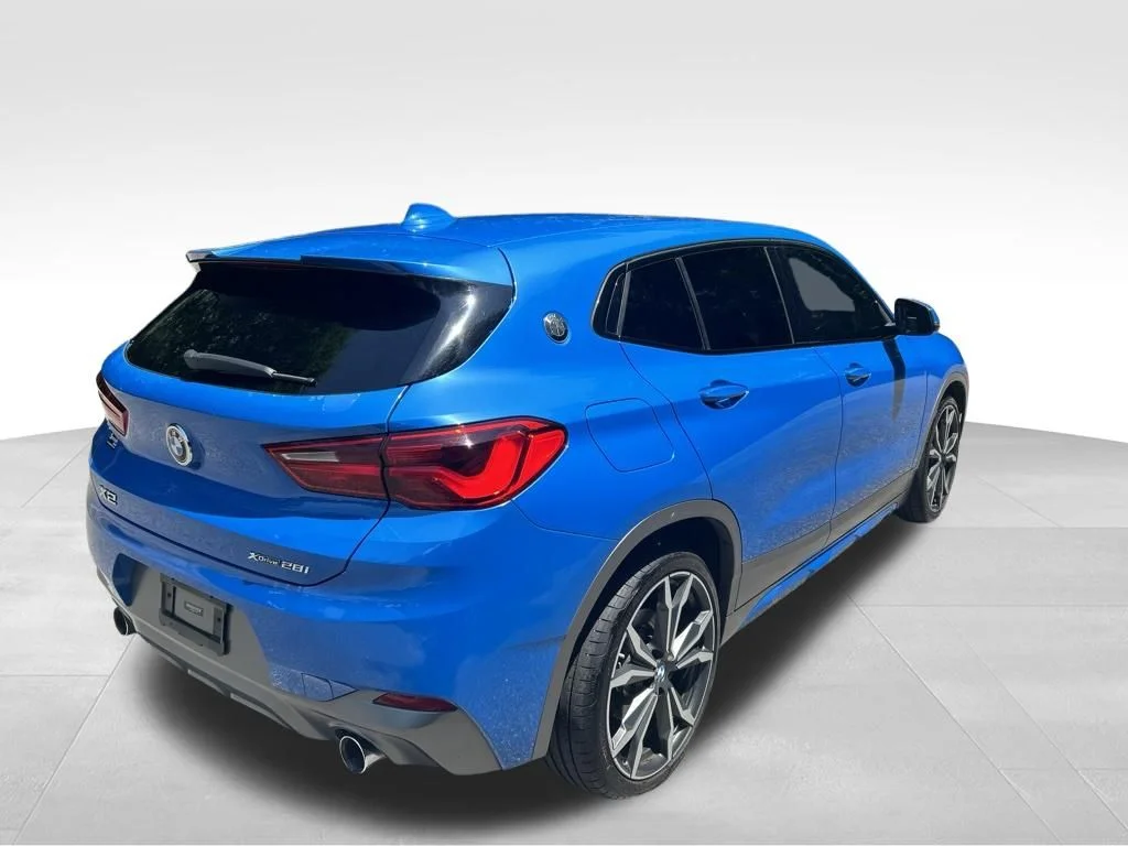 Used 2018 Blue BMW xDrive28i image 5
