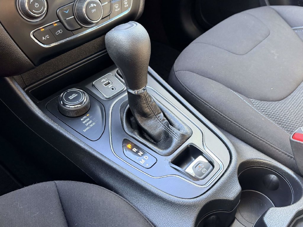 Used 2020 Black Jeep Latitude image 20