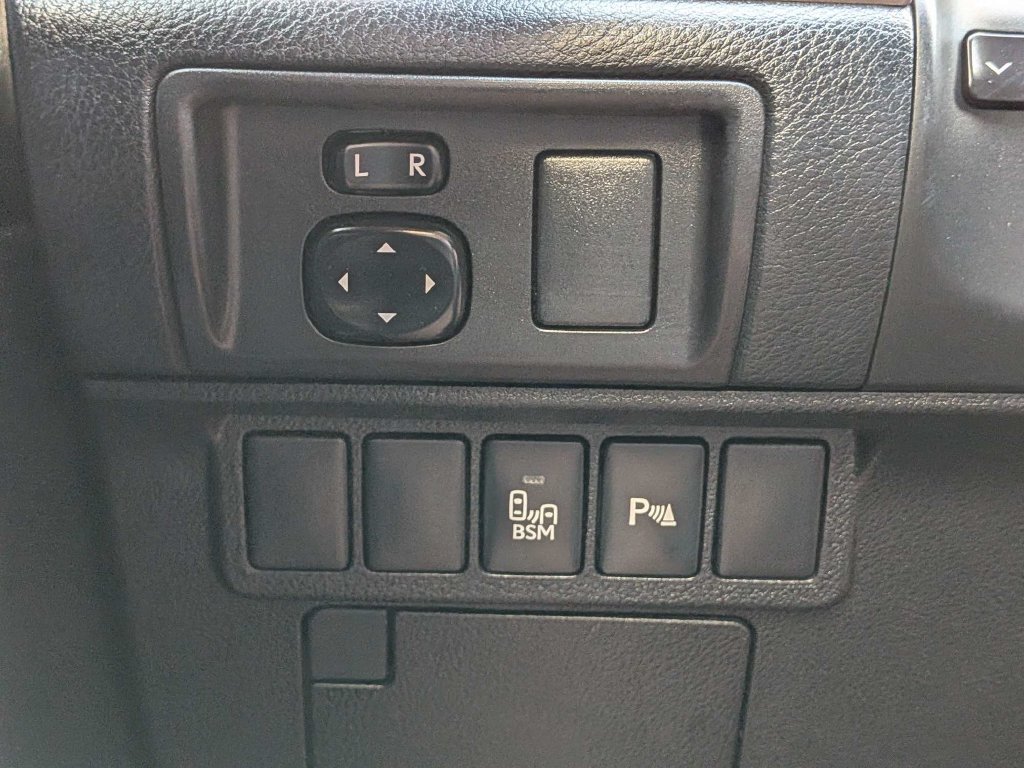 Used 2013 Silver Lexus 350 image 33