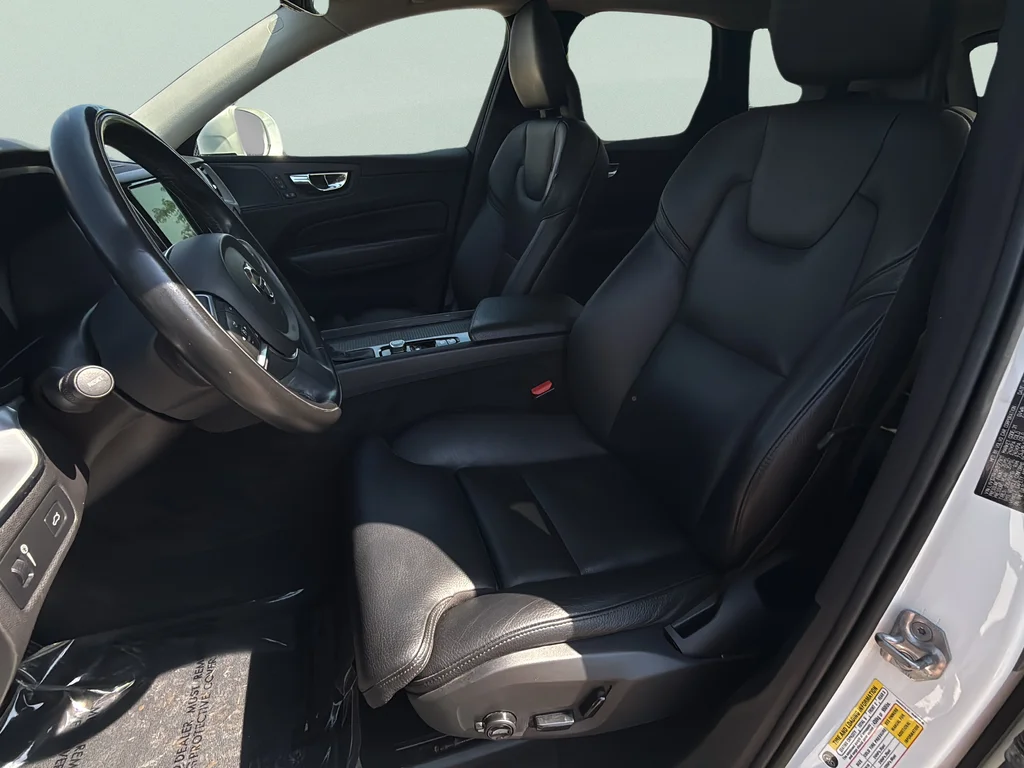 Used 2019 Crystal White Pearl Volvo T5 Momentum image 25