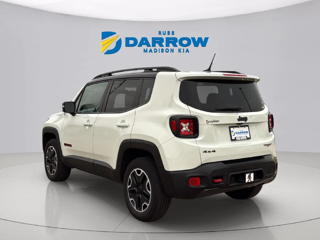 Used 2016 Alpine White Jeep Trailhawk image 3