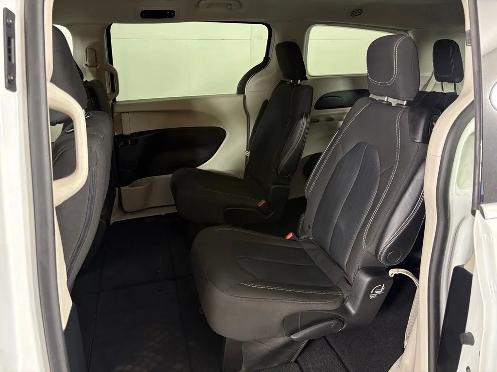 Used 2023 White Chrysler LX image 40