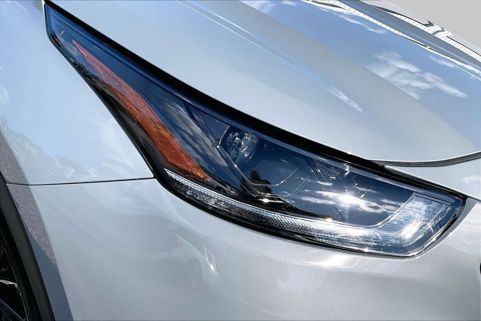 Used 2025 Cement Toyota XSE image 27