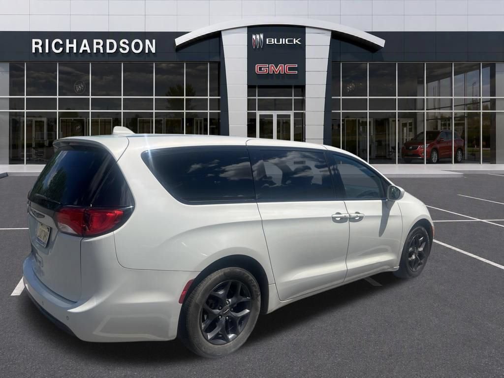 Used 2020 White Chrysler Touring image 7