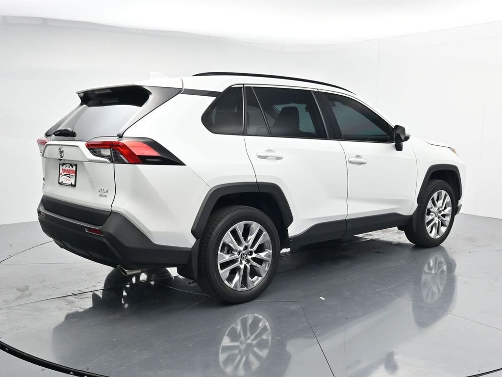 Used 2024 Beige Toyota XLE Premium image 8