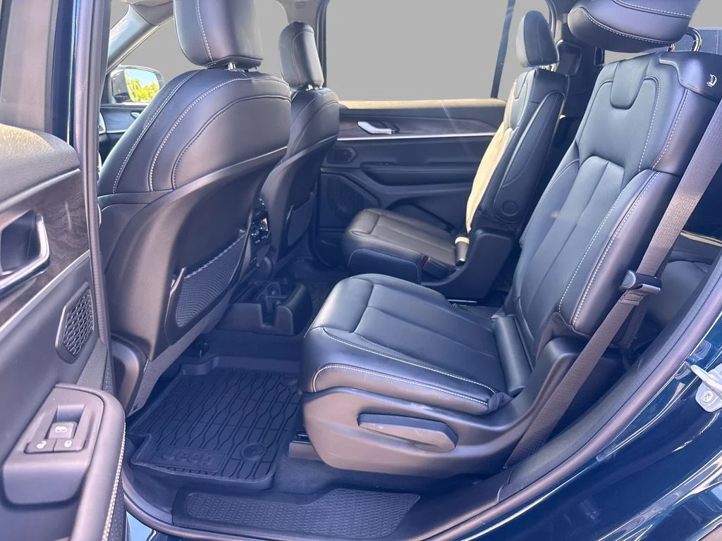 New 2026 Fathom Blue Pearl-Coat Exterior Paint Jeep Limited image 10