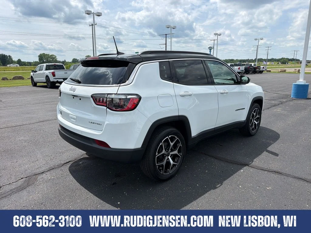 Used 2025 White Jeep Limited image 5