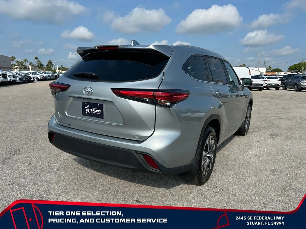 Used 2023 Silver Toyota XLE image 5