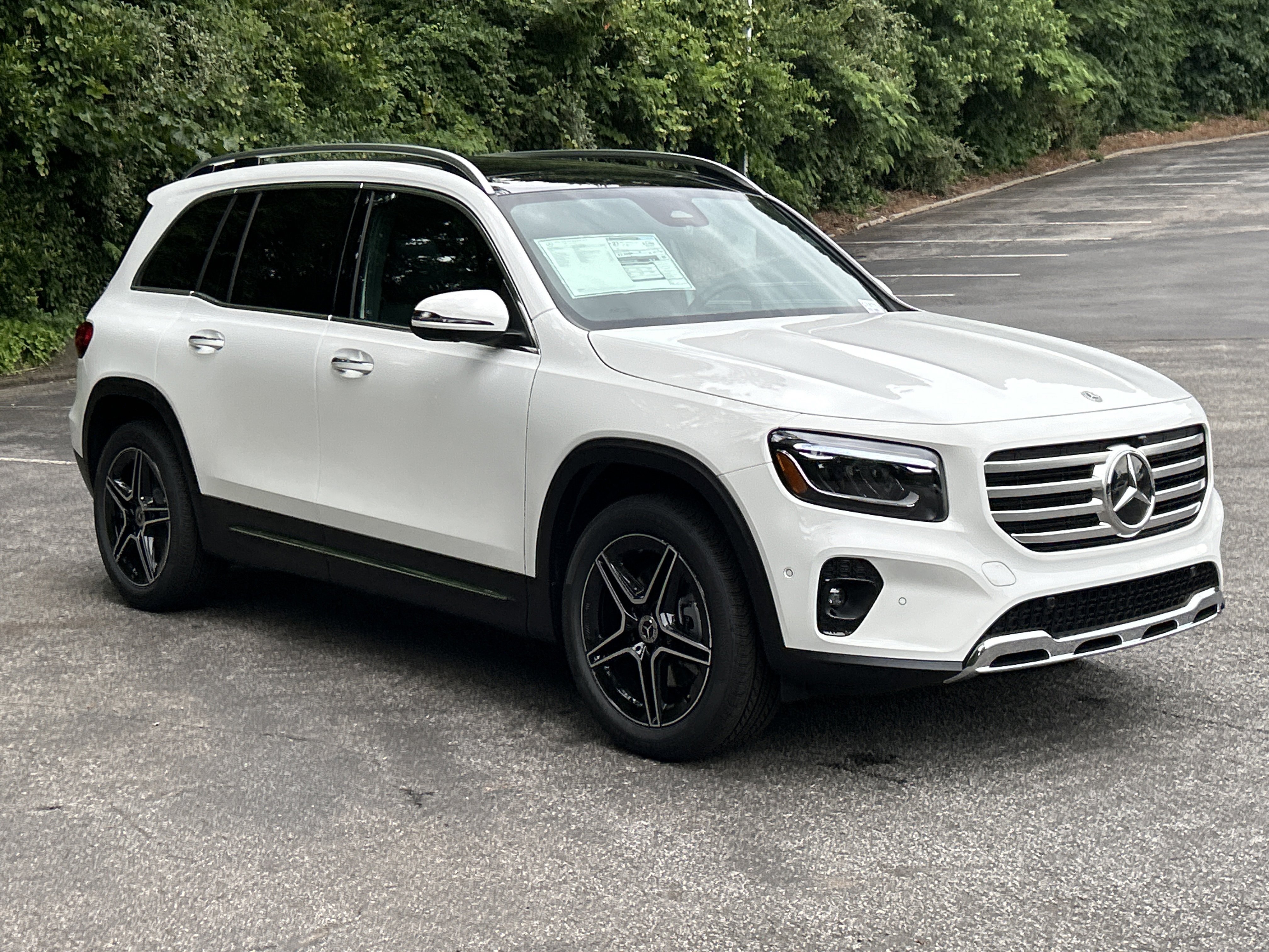 New 2026 Polar White Mercedes-Benz GLB 250 4MATIC® SUV image 9