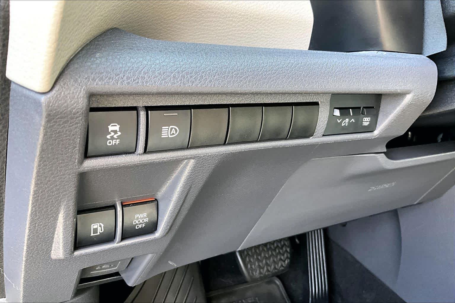 Used 2021 Midnight Black Metallic Toyota XLE image 33