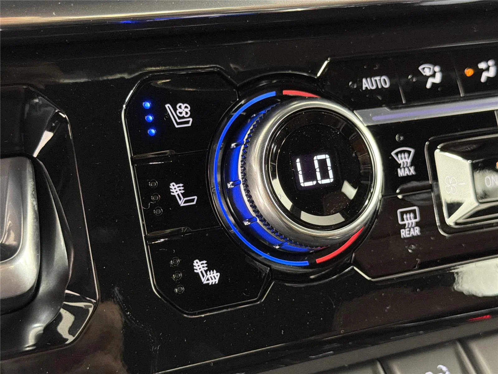 New 2026 Onyx Black GMC Denali Ultimate image 30