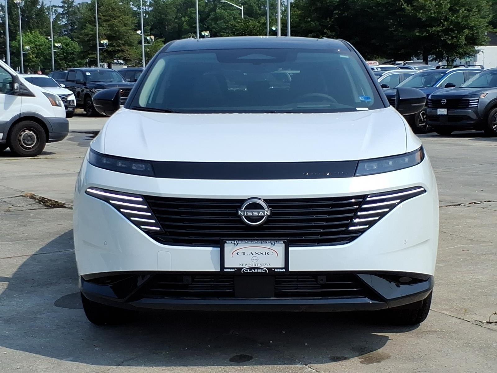 New 2026 Everest White Pearl TriCoat / Super Black Two-tone Nissan Platinum image 2