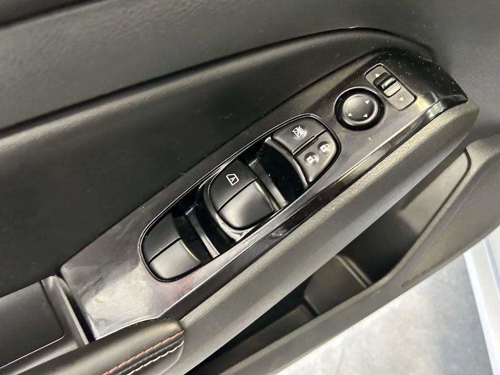 Used 2025 Gray Nissan 2.5 SR image 17