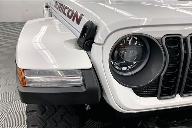Used 2024 Bright White Clearcoat Jeep Rubicon image 32