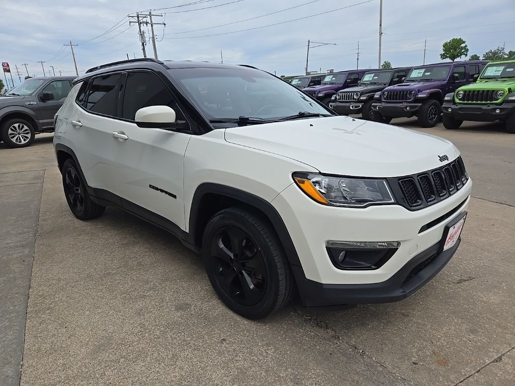 Used 2018 White Jeep Latitude image 13