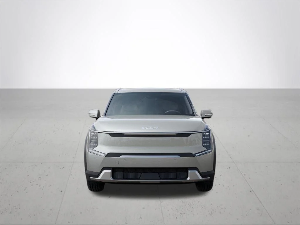 New 2026 Ivory Silver Kia Wind AWD image 2