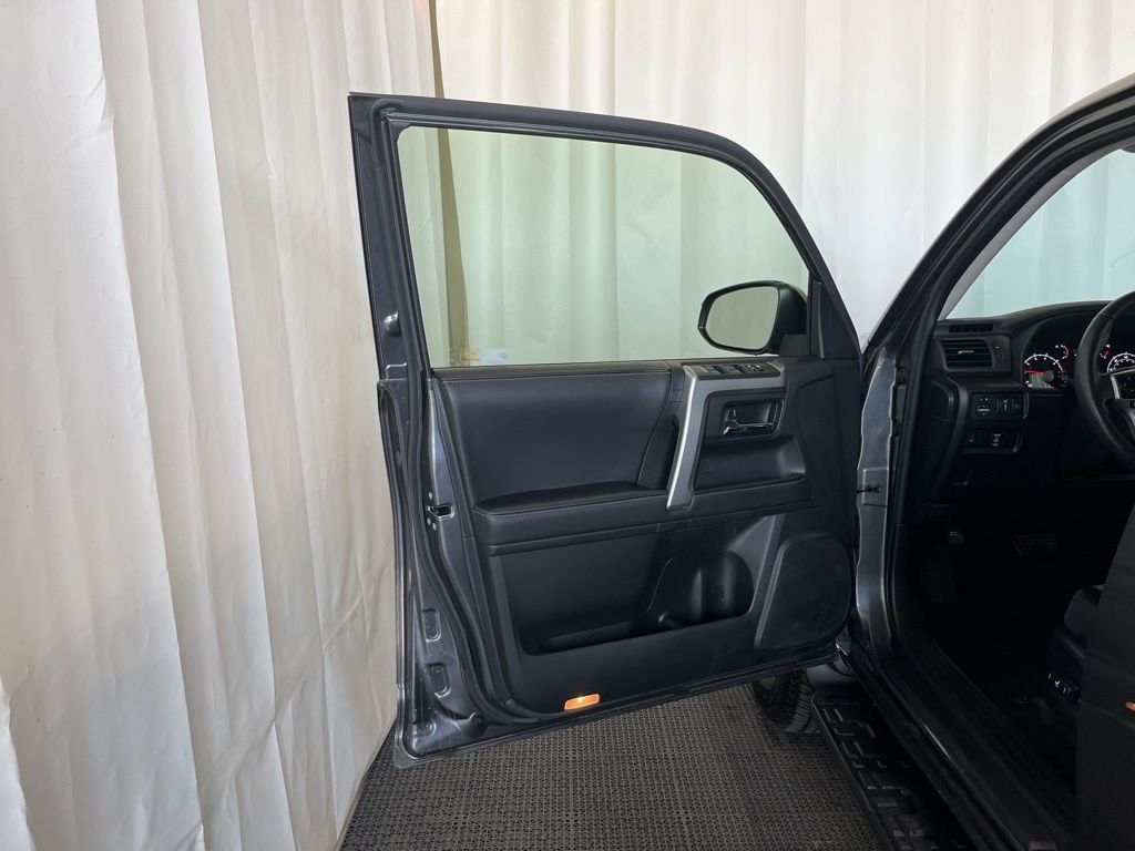 2020 Toyota 4Runner SR5 - Photo 18