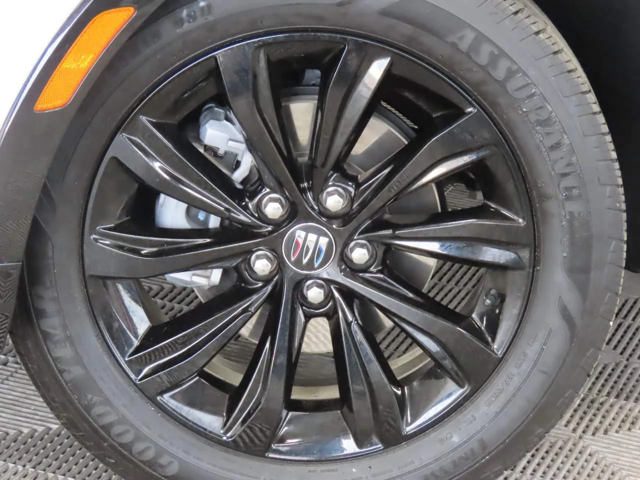 Used 2025 Summit White Buick Sport Touring image 7