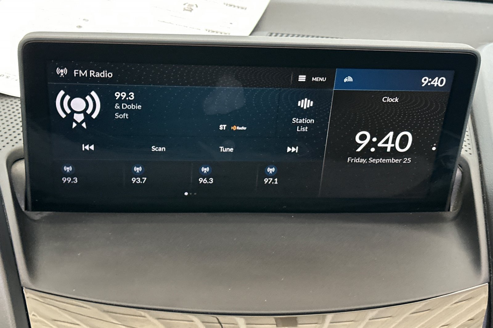 Used 2023  Acura Base image 19