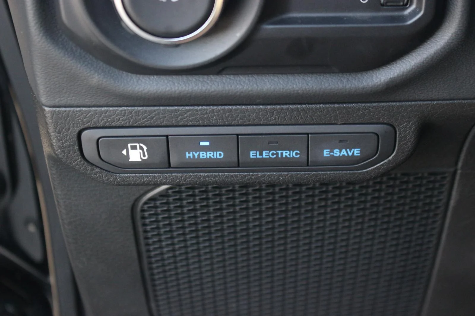 Used 2024  Jeep Sahara image 30