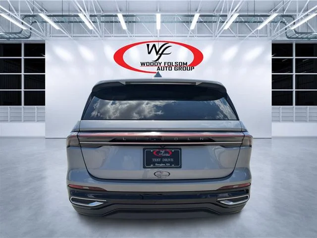 Used 2025 Gray Lincoln Premiere image 4