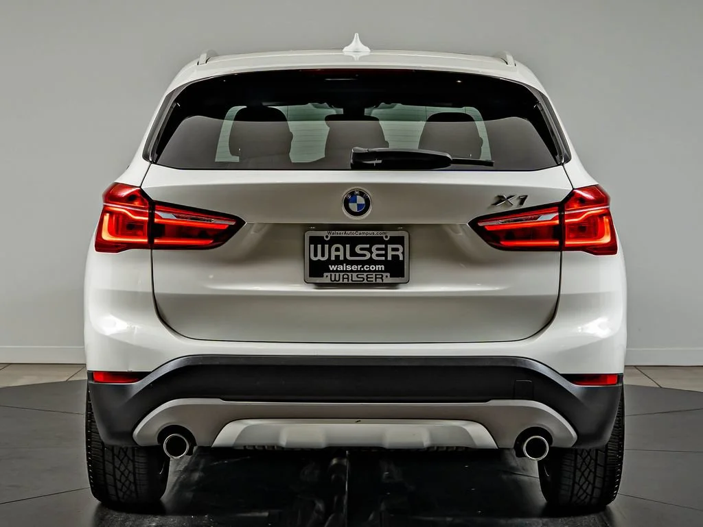 Used 2017 Alpine White BMW xDrive28i image 6