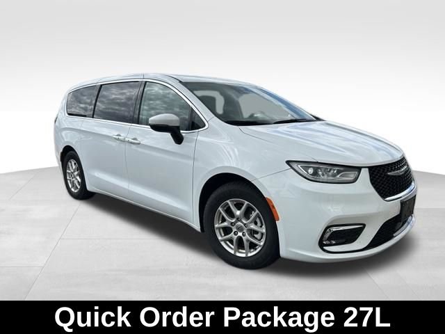 Used 2023 White Chrysler Touring L image 3