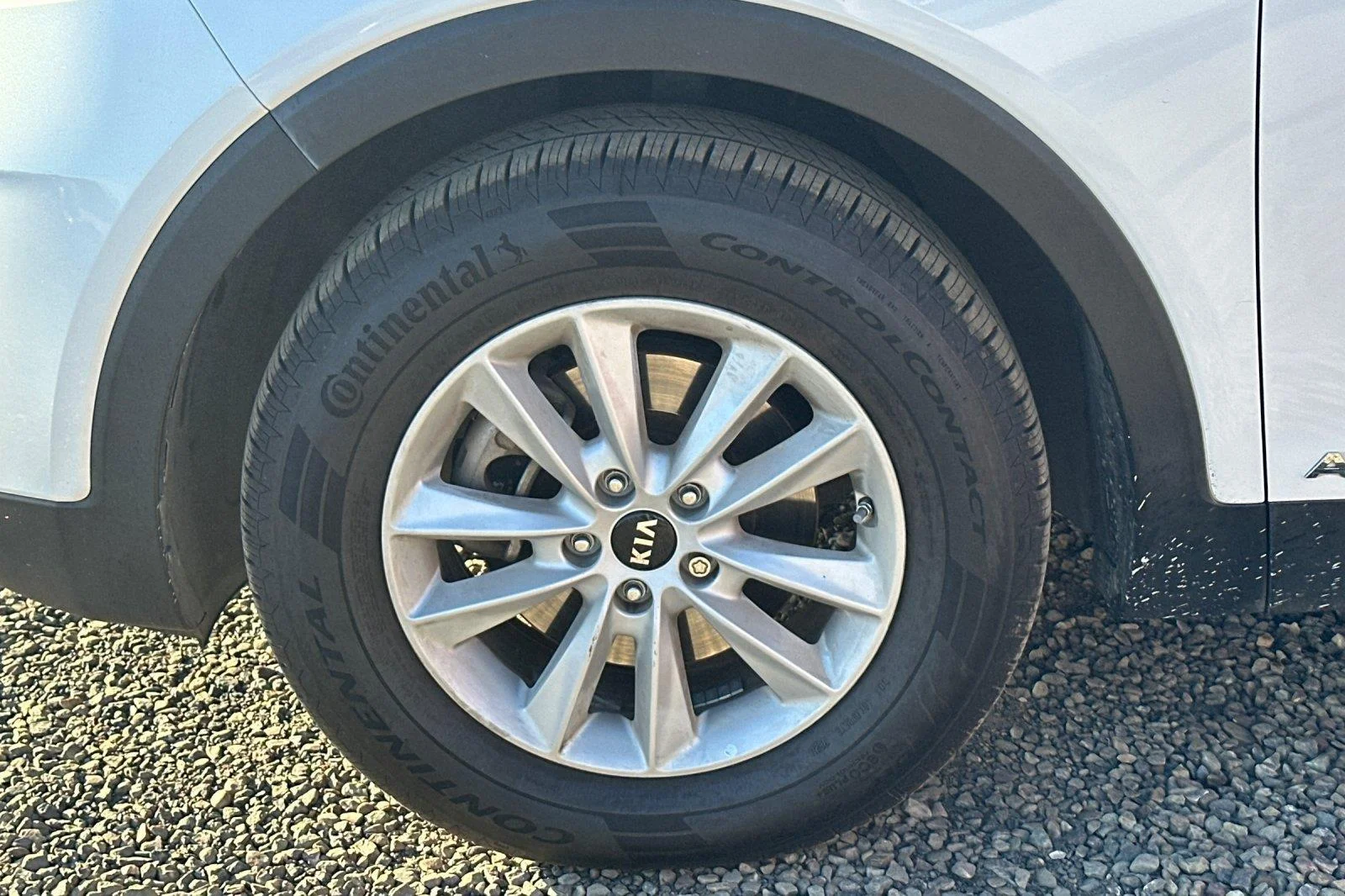 Used 2019 Snow White Pearl Kia LX V6 image 4