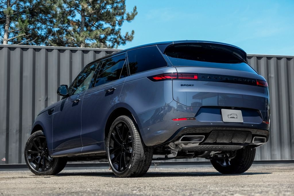 New 2026 Varesine Blue Land Rover Dynamic SE image 2
