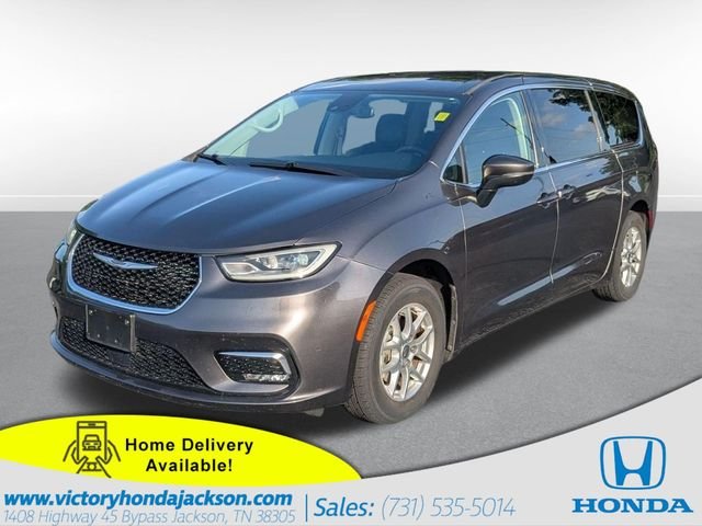 2023 Chrysler Pacifica Touring L's photo