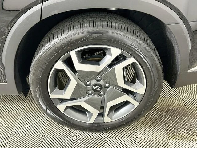Certified Used 2025 Black Hyundai SEL Premium image 24