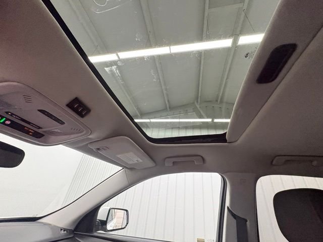 Used 2018 White Chevrolet LT image 33