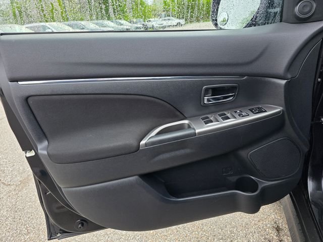 Used 2019 Black Mitsubishi 2.0 SE image 23