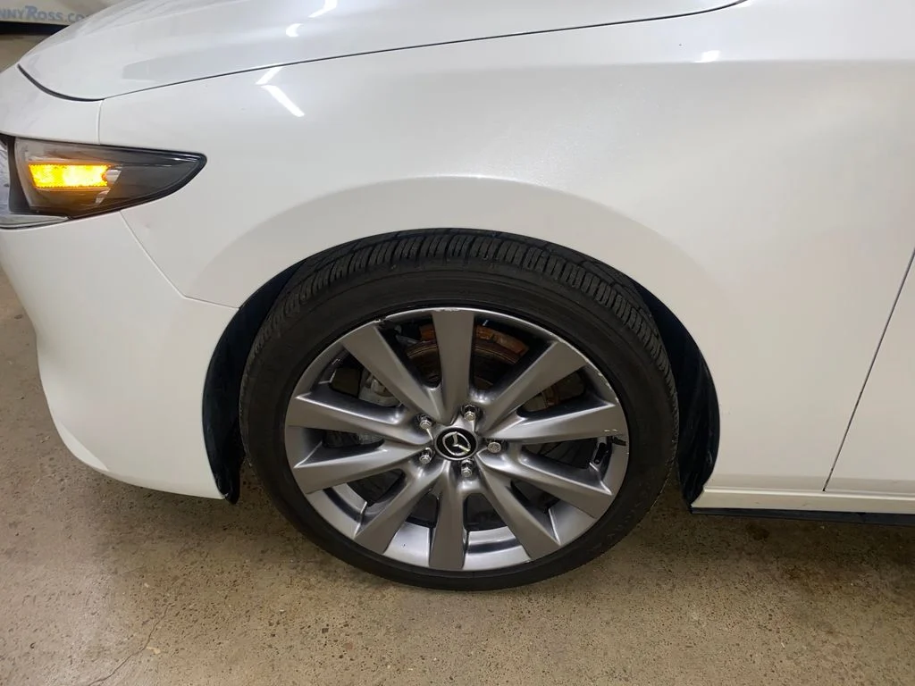 Used 2020 White Mazda Preferred image 17