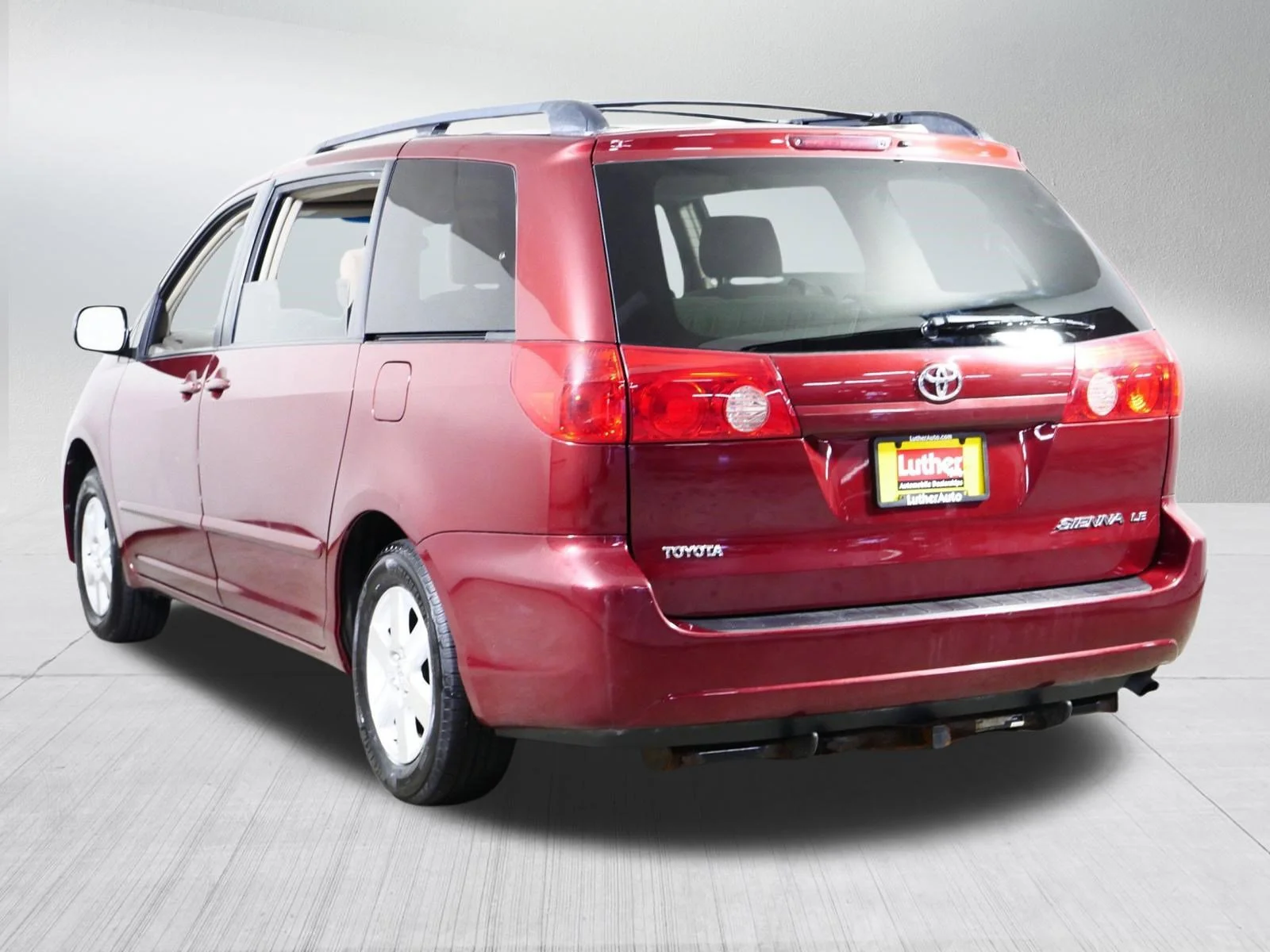 Used 2006 Salsa Red Pearl Toyota LE image 5