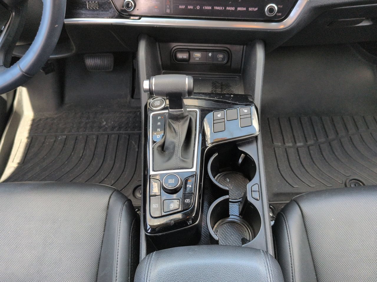 Certified Used 2024 Glacial White Pearl Kia EX image 18