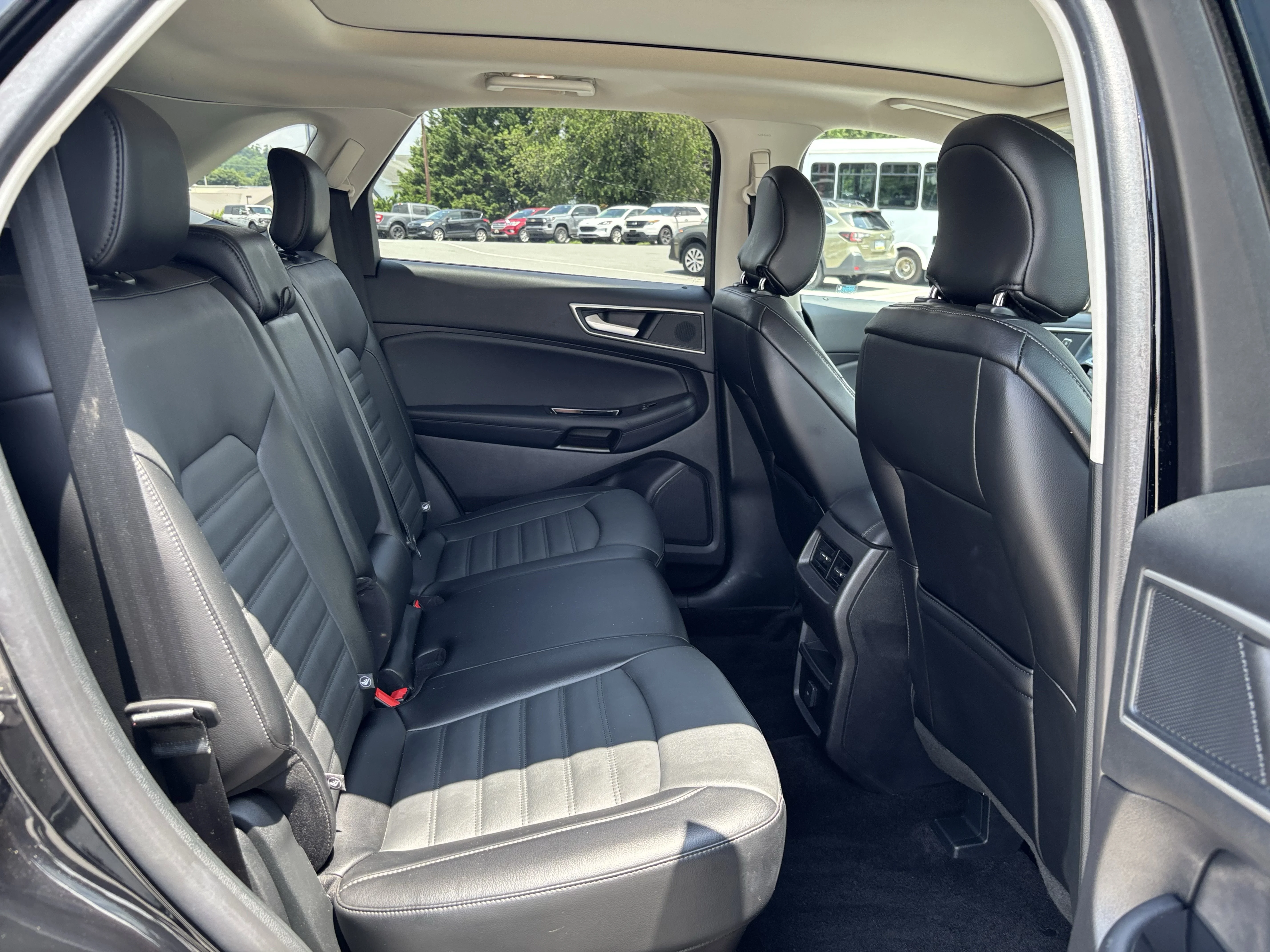 Used 2018 Shadow Black Ford SEL image 35