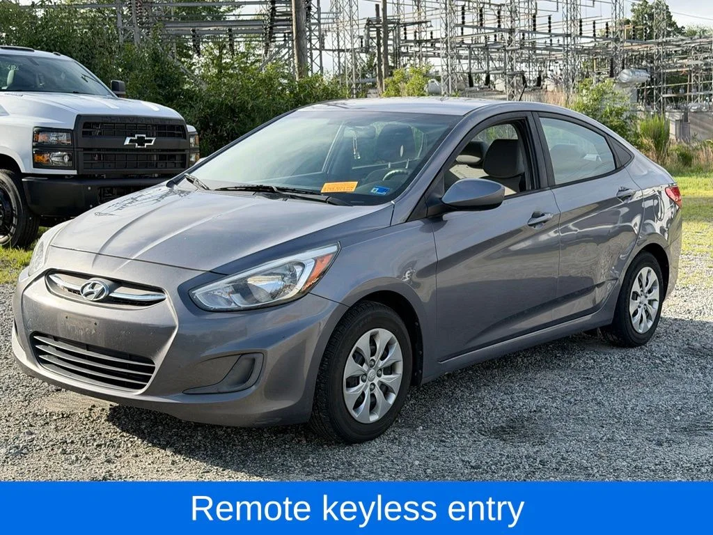 Used 2017 Gray Hyundai SE image 9