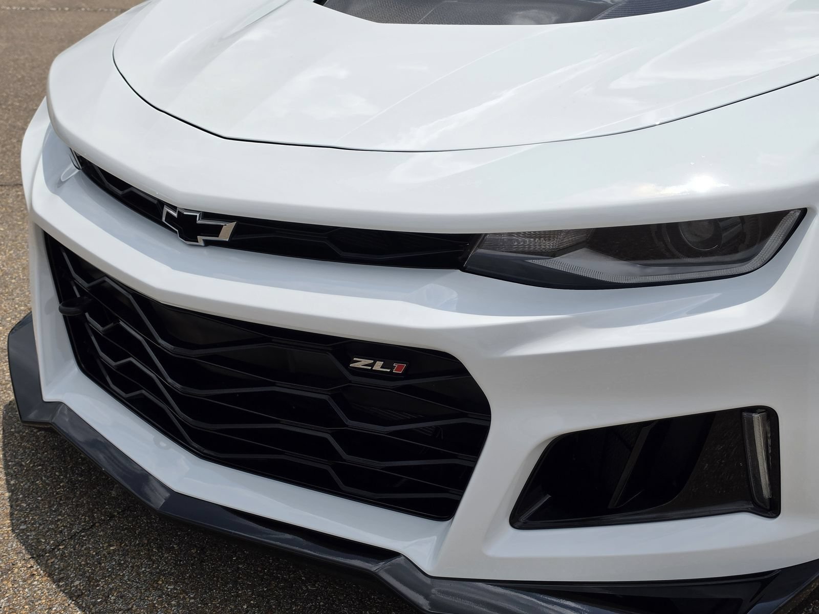 Used 2023 SUMMIT WHITE Chevrolet ZL1 image 30
