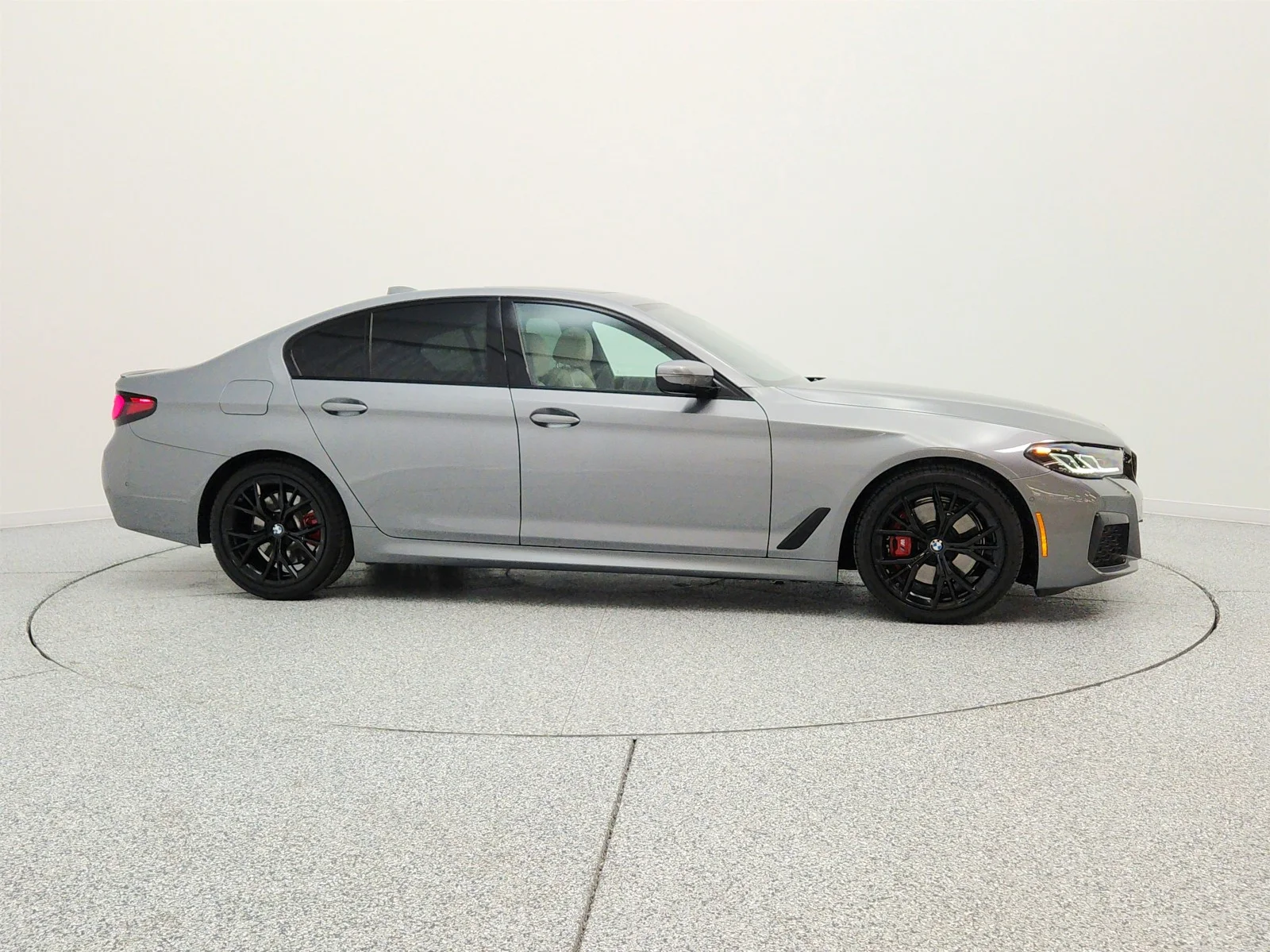 Used 2023 Skyscraper Gray Metallic BMW 530i xDrive Sedan image 4