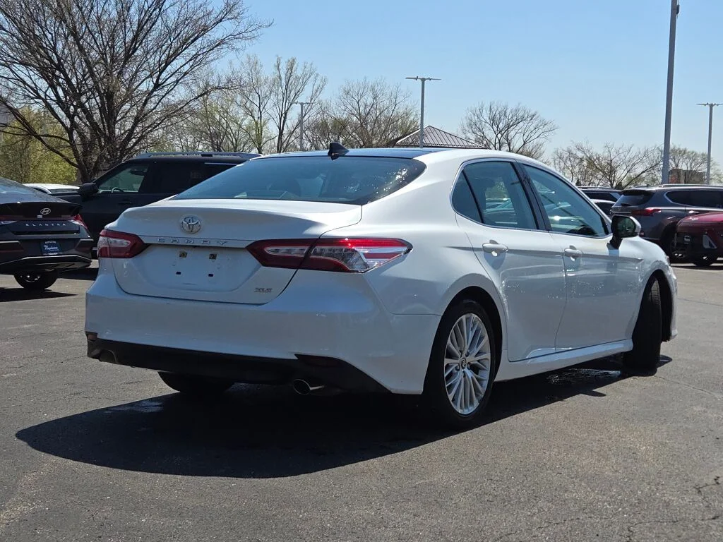2020 Toyota Camry XLE - Photo 13