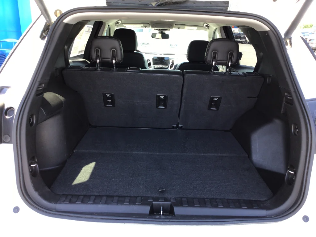 Used 2018 SUMMIT WHITE Chevrolet Premier image 6