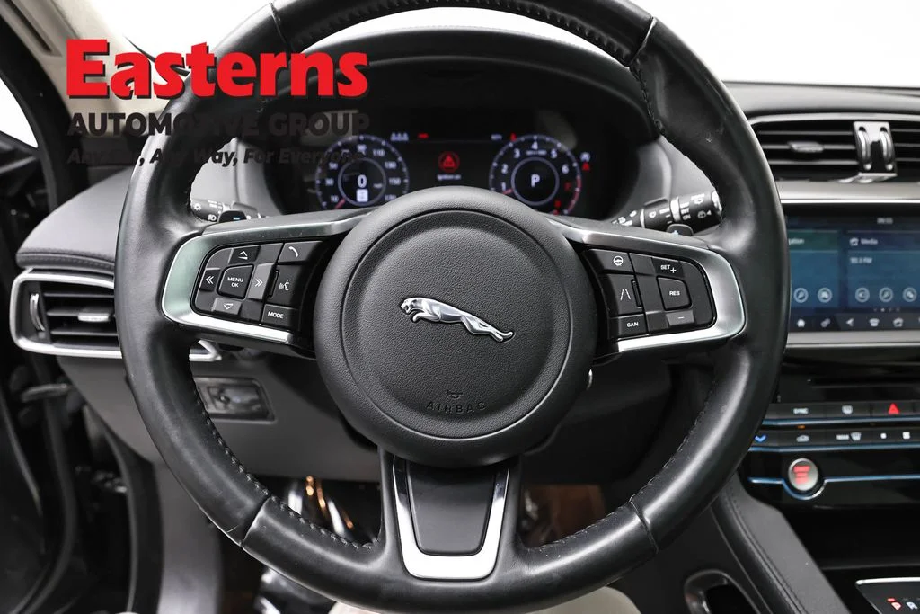 Used 2020 Black Jaguar 25t Prestige image 10