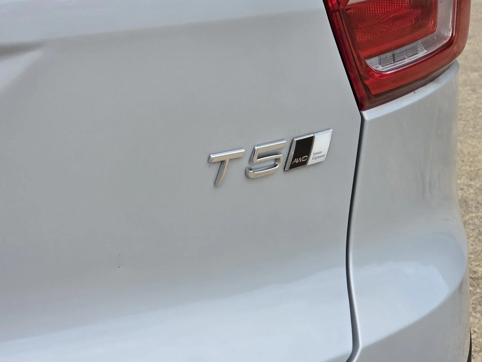 Used 2021 Glacier Silver Metallic Volvo R-Design image 9