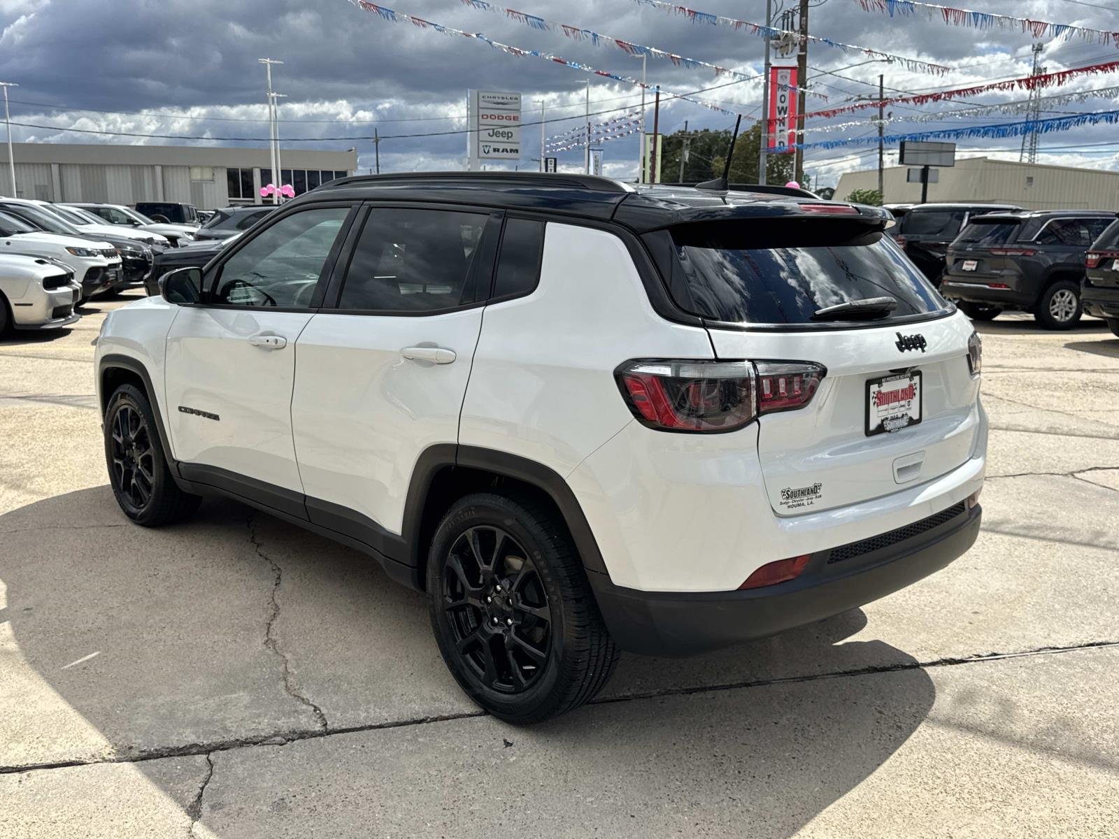 Used 2022 Bright White Clearcoat Jeep Altitude image 5