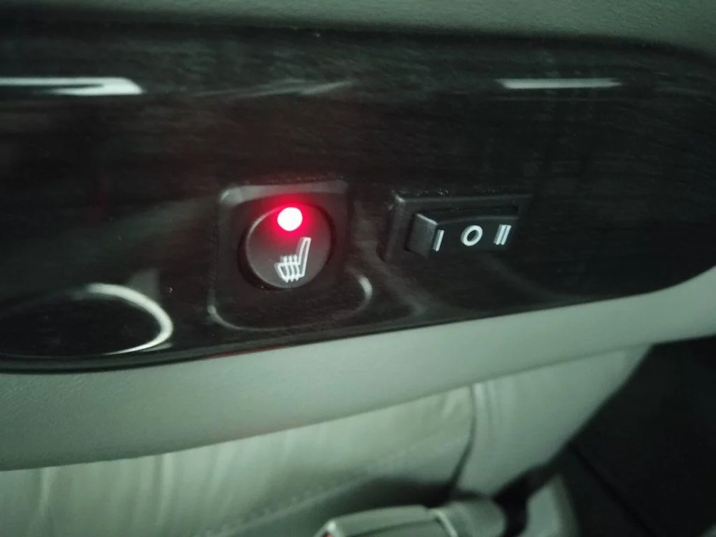 Used 2020 Summit White GMC Explorer Limited SE image 28