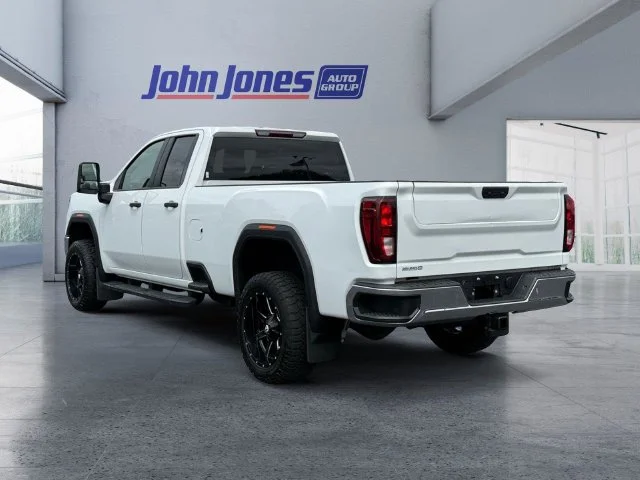 Used 2021 White GMC Base image 3
