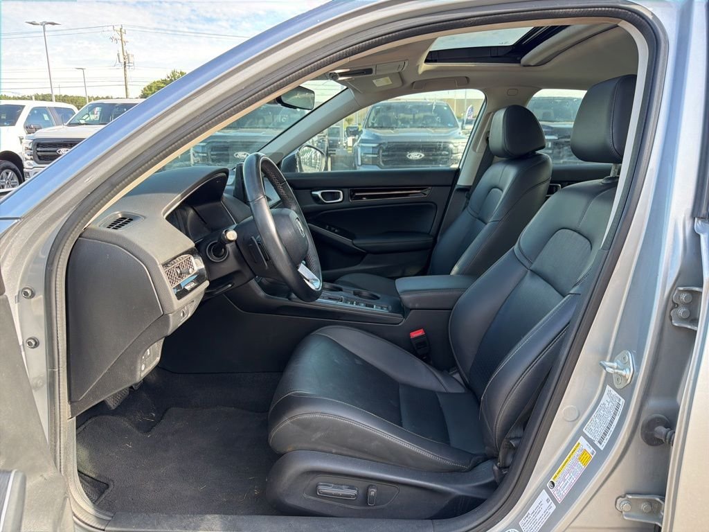 Used 2024 Lunar Silver Metallic Honda Touring image 9