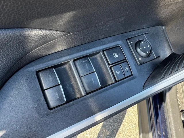 2025 Toyota RAV4 XLE - Photo 19